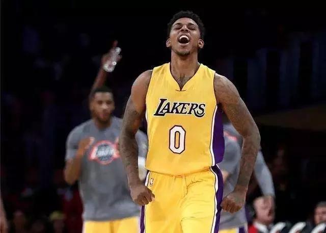 00赛表现 00赛表现